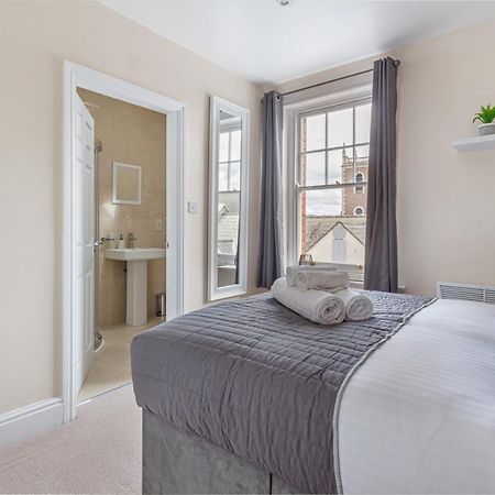 Guest Homes - Trinity Apartment Вустер Екстер'єр фото