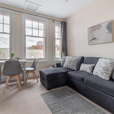 Guest Homes - Trinity Apartment Вустер Екстер'єр фото