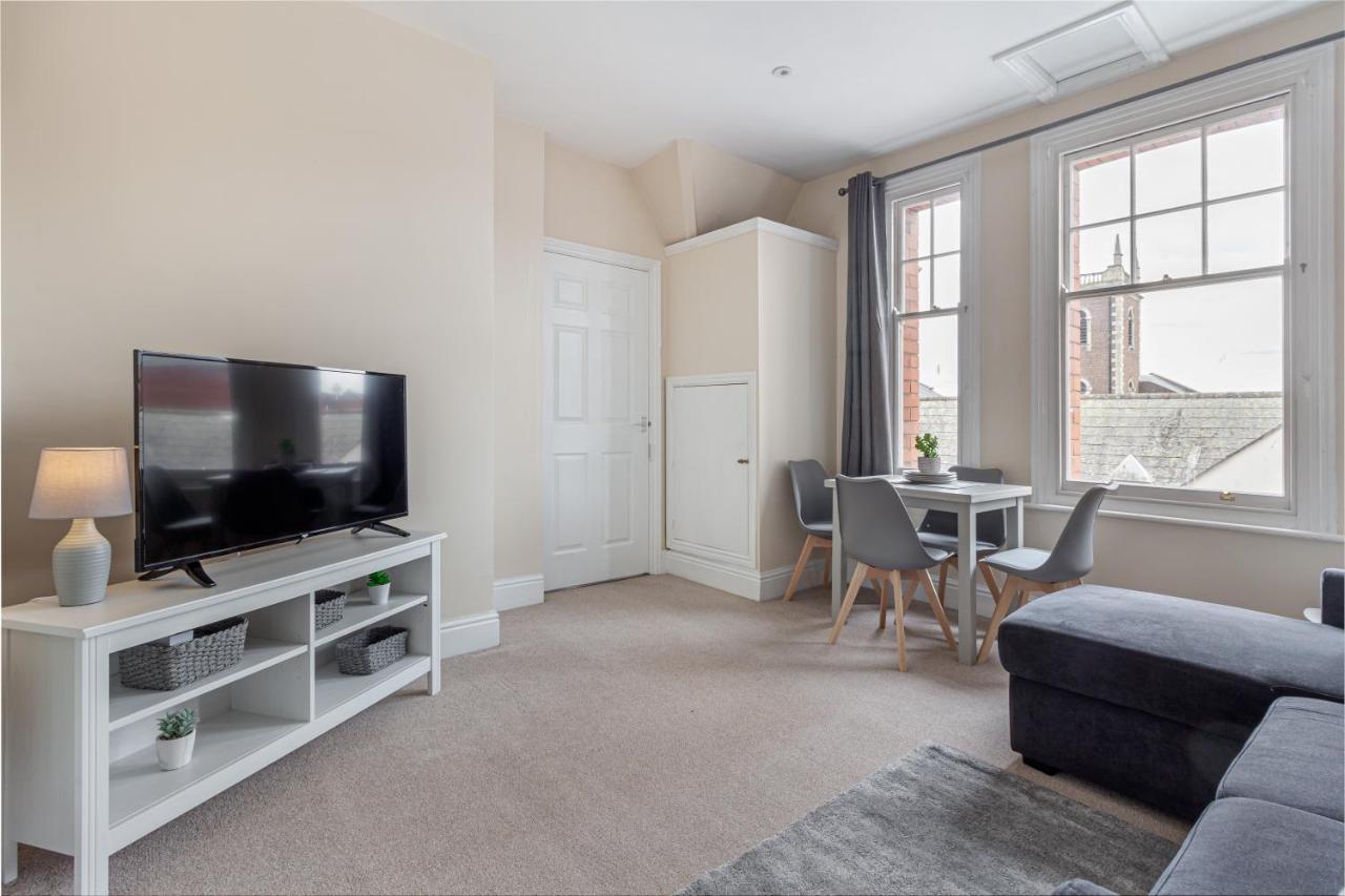Guest Homes - Trinity Apartment Вустер Екстер'єр фото